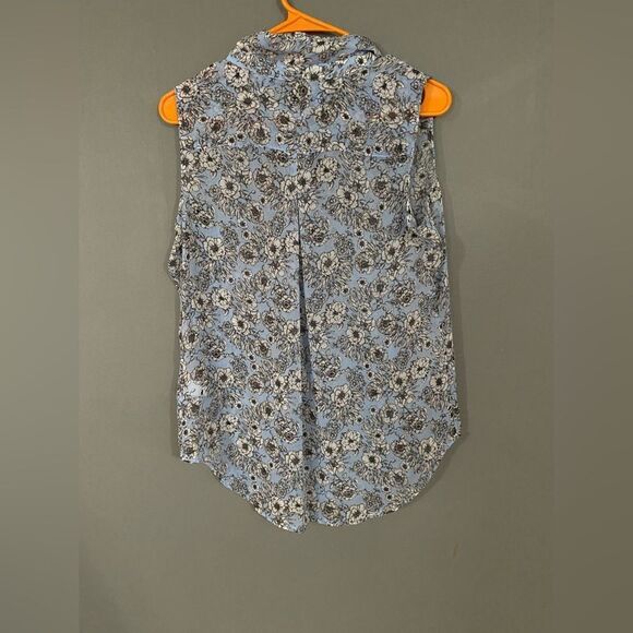 Liz Claiborne Sleeveless Floral Button Up Blouse Size Small - Picture 2 of 3